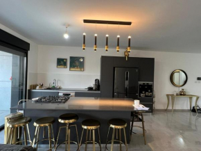 דירה חדשה קרובה למושבה הגרמנית New apartment close to beach & bengurion